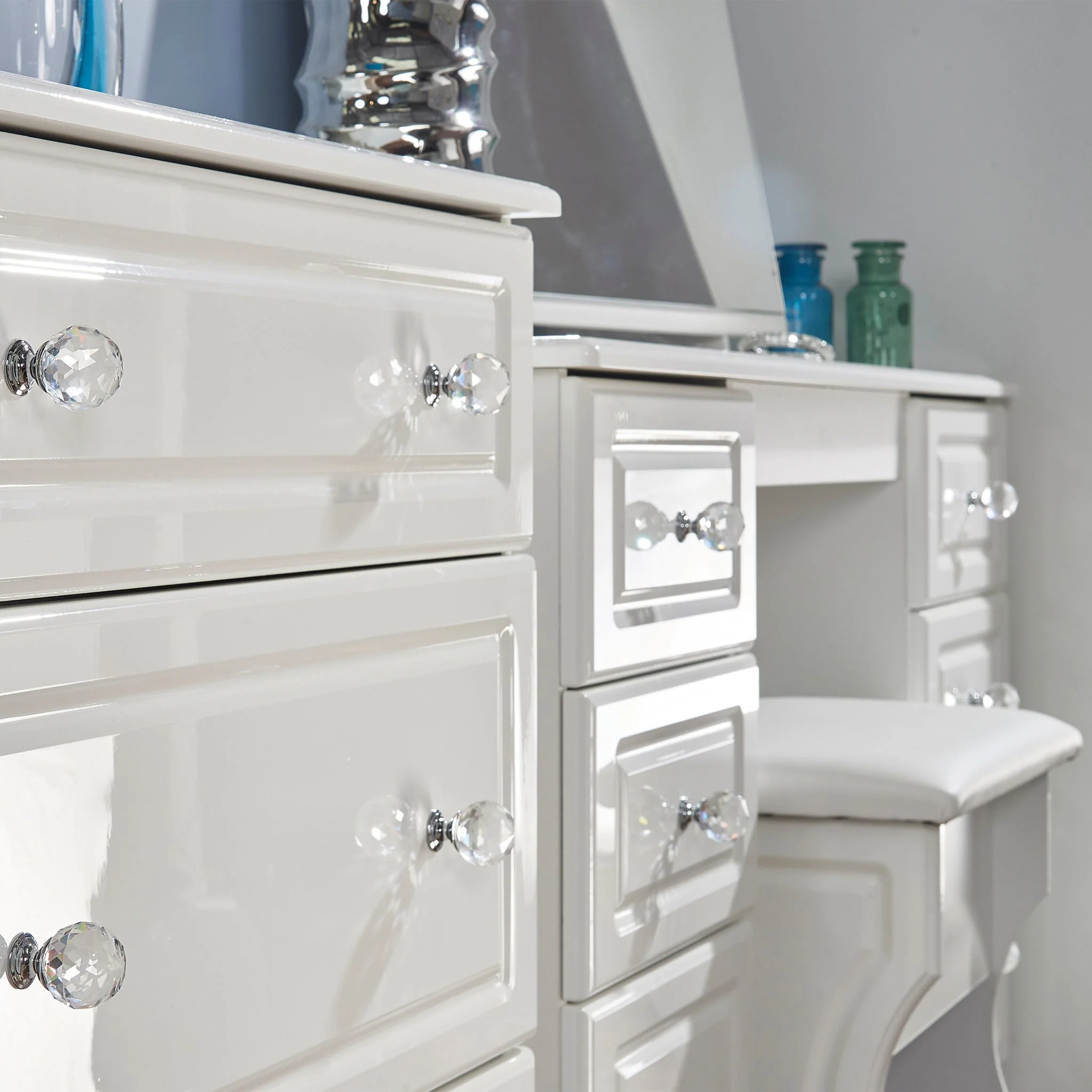 Kinsley White Gloss 4 Drawer Deep Chest - Image 4
